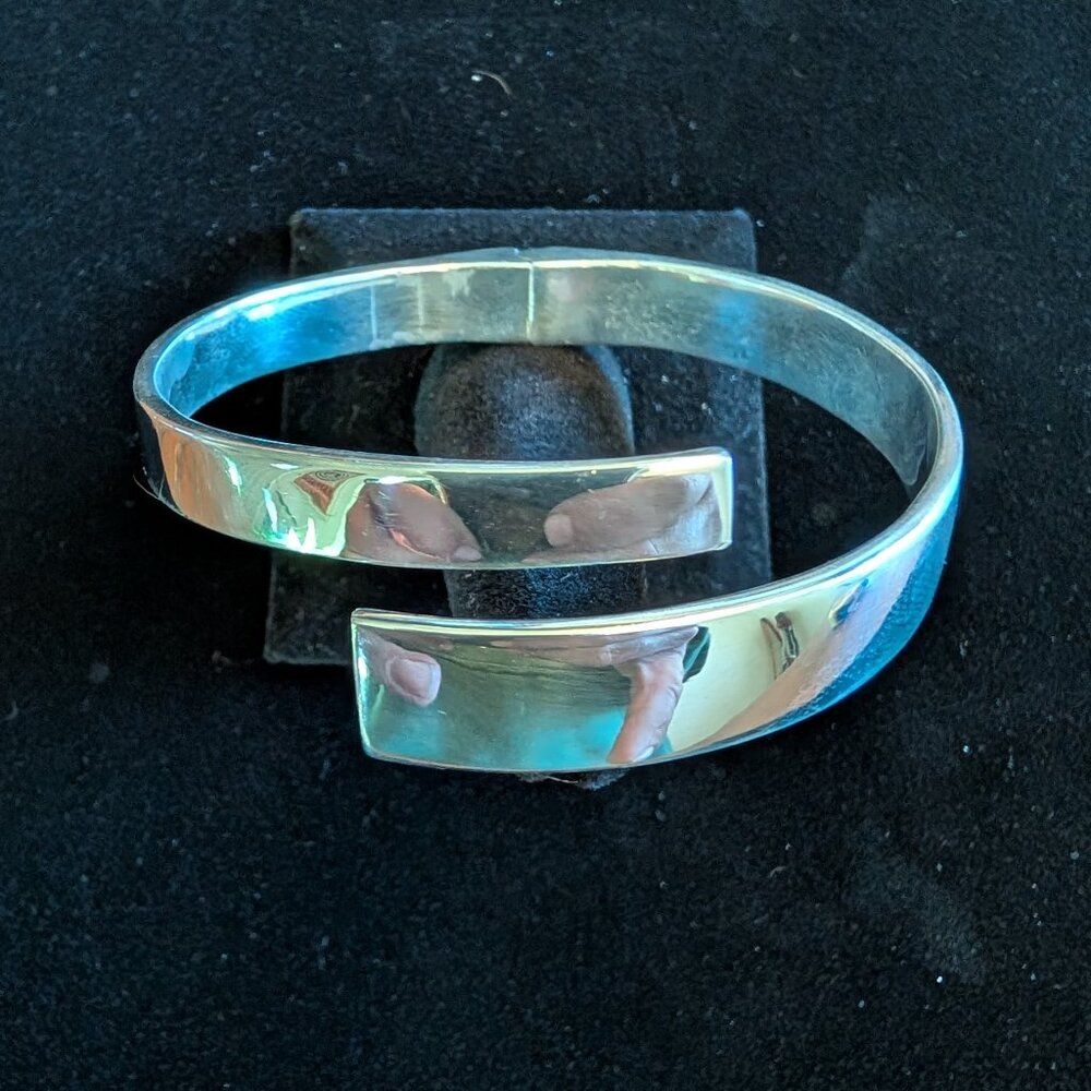 Women's Vintage Sterling Silver Modern Bangle Bracelet